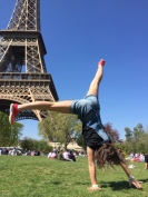 hjula framför Eiffeltornet